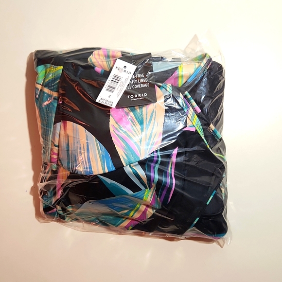❤️NWT VINTAGE TORRID TUMMY CONTROL - WIRELESS TROPICAL FLORAL PRINT - SWIMSUIT - Picture 7 of 15